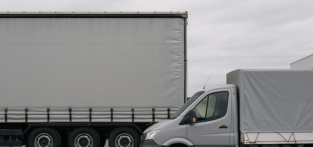 Kamiónové plachty vs. autoplachty na mieru: čo potrebujú dopravcovia a čo menšie vozidlá - 2