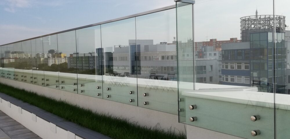 sklenené zábradlie do exteriéru